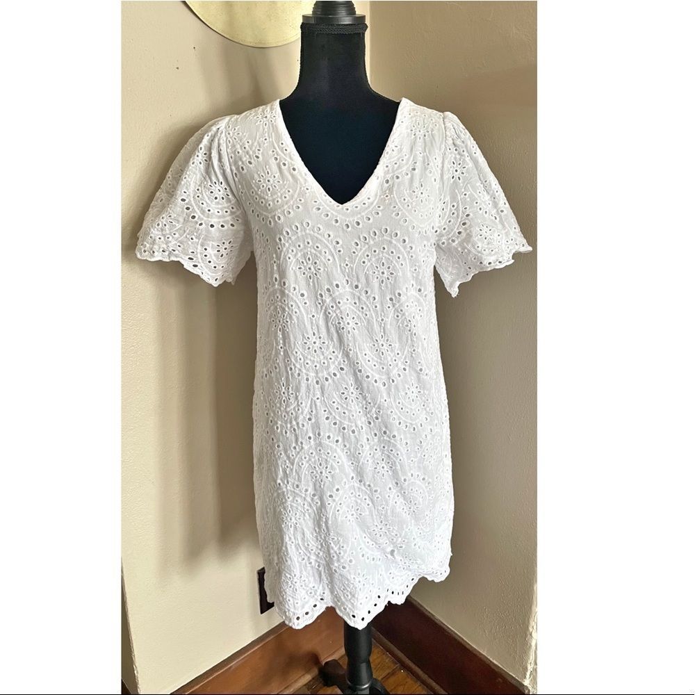 Women’s Eyelet Shift Dress. ✨